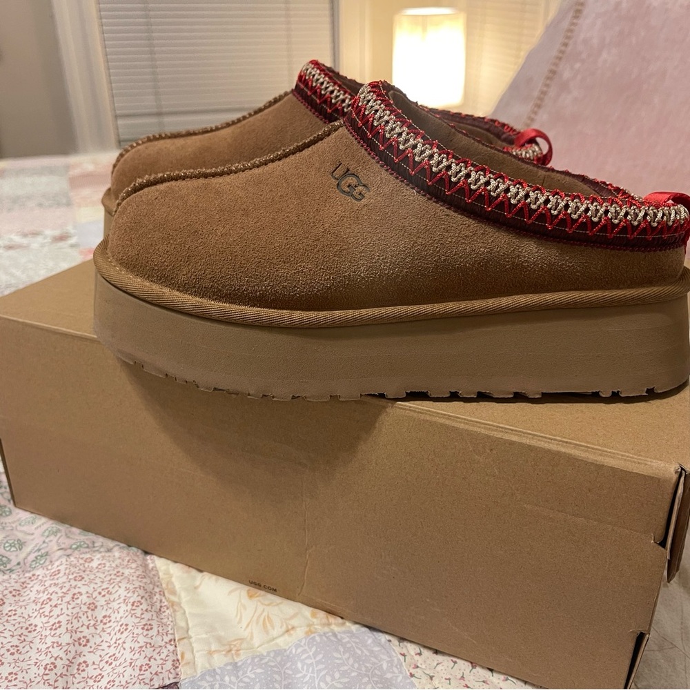 Size 7 woman’s platform Ugg clog.